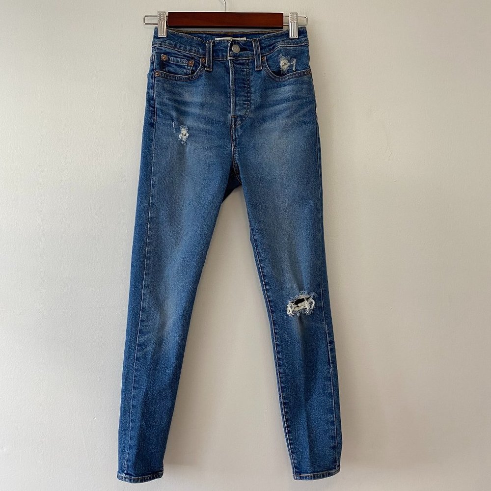 Levis Wedgie Skinny Jeans Button Fly Womens 25 Medium Wash Distressed